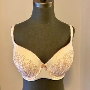 NWT Victoria's Secret Body Demi Bra